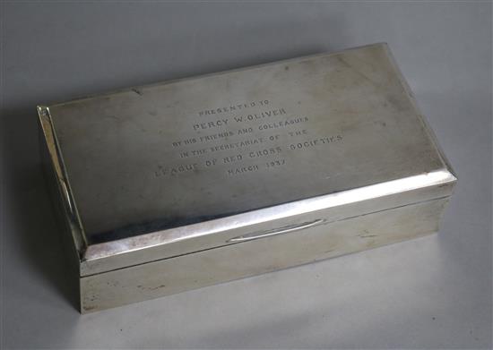 A 1930s silver cigarette box, 17.8cm.